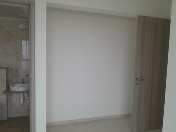 Room in 2 BHK Apartment at Wadhwa TW Gardens, Kandivali East – for Rent