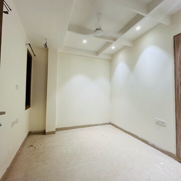 Room in 4 BHK Builder Floor at Chattarpur – for Rent