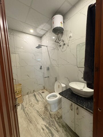 Bathroom in 3 BHK Builder Floor at Unitech Arcadia, South City 2 – for Rent
