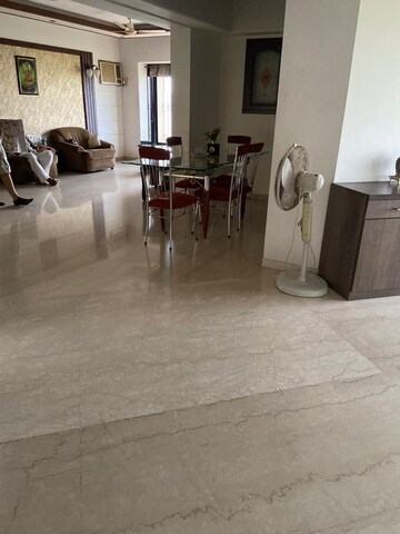 Parking in 3 BHK Apartment at Lokhandwala Complex, Andheri West – for Sale