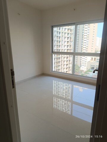Room in 3 BHK Apartment at Godrej Green Cove, Mahalunge – for Rent
