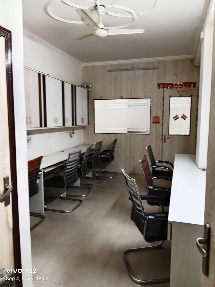Team Area, laxmi nagar Commercial Office Space 300 Sq.Ft. In Laxmi Nagar Delhi 9142629