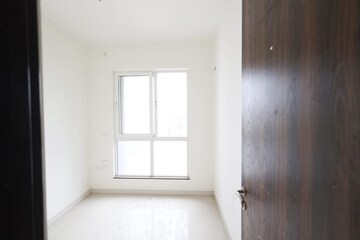 Bedroom in 2 BHK Apartment at Sheth Zuri, Laxmi Nagar – for Rent