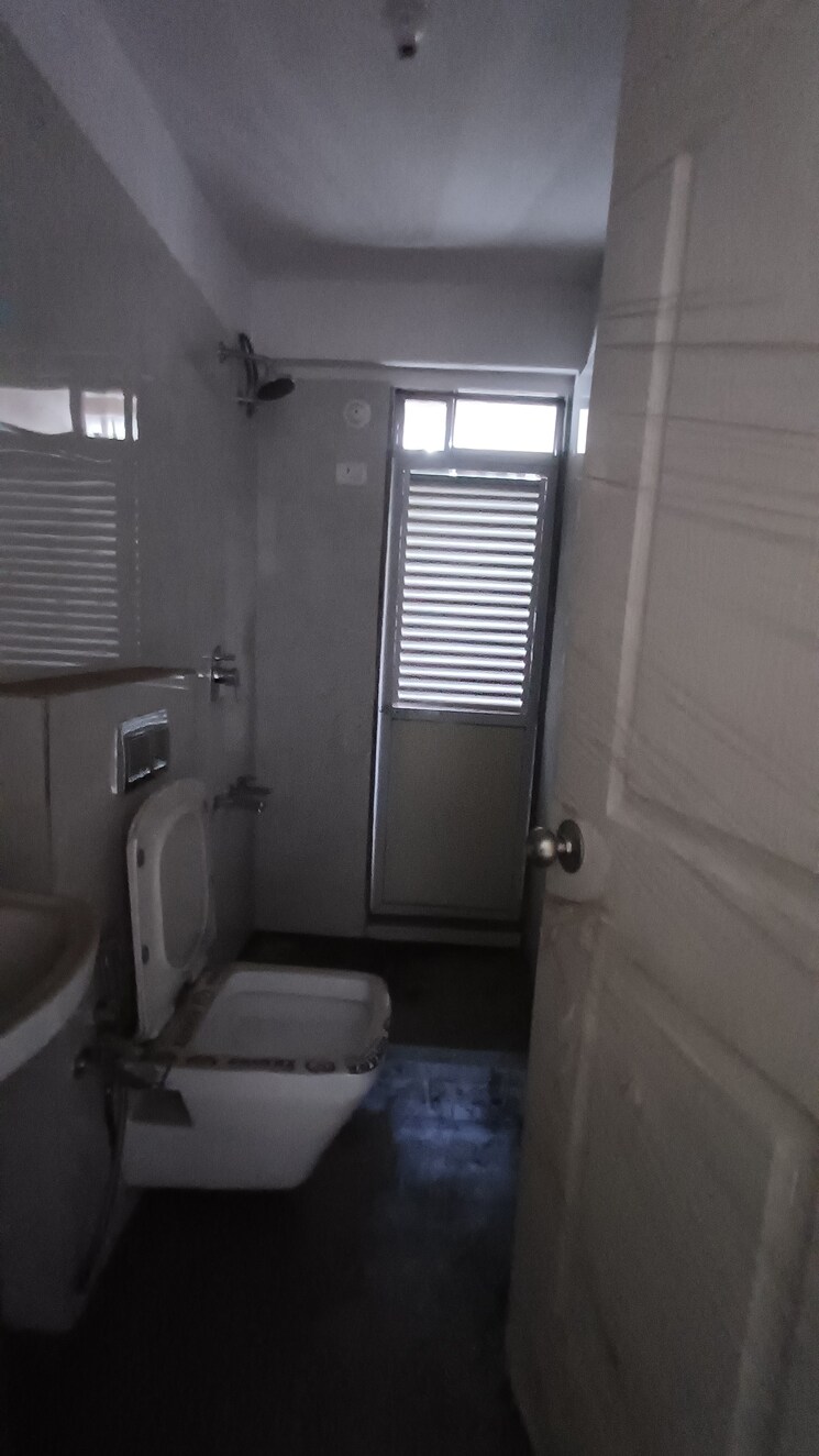 Attached Bathroom, aniruddha-priyadarshini-chs-naupada 2 Bedroom 950 Sq.Ft. Apartment In Naupada Thane 9142640