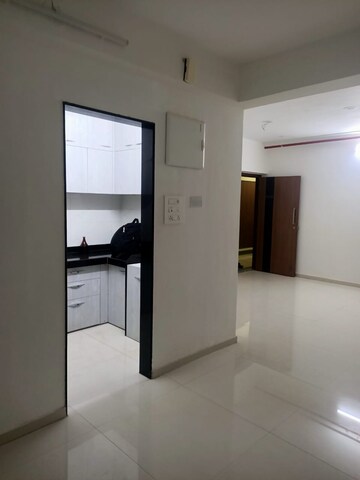 Room in 2 BHK Apartment at Mayfair The View, Vikhroli West – for Rent