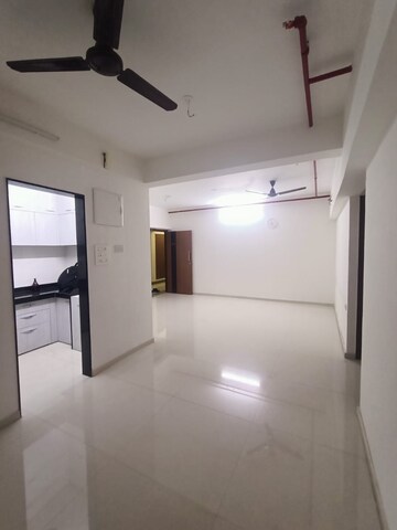 Room in 2 BHK Apartment at Mayfair The View, Vikhroli West – for Rent