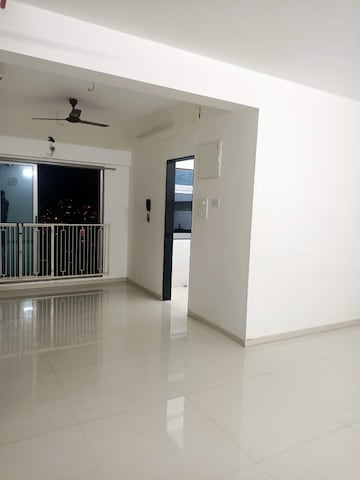 Room in 2 BHK Apartment at Mayfair The View, Vikhroli West – for Rent