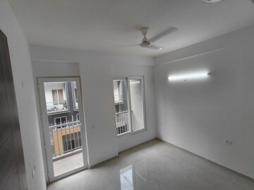 Room in 3 BHK Apartment at Smart World Orchard, Sector 61 – for Rent