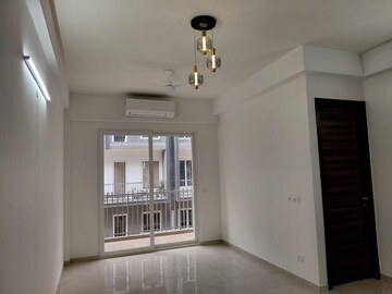 Room in 3 BHK Apartment at Smart World Orchard, Sector 61 – for Rent