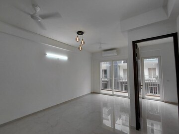 Room in 3 BHK Apartment at Smart World Orchard, Sector 61 – for Rent