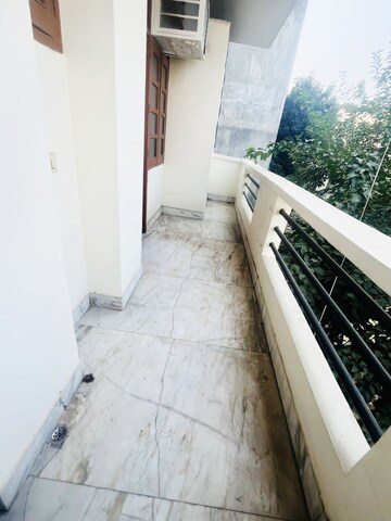 Balcony in 4 BHK Builder Floor at Sector 40 – for Rent