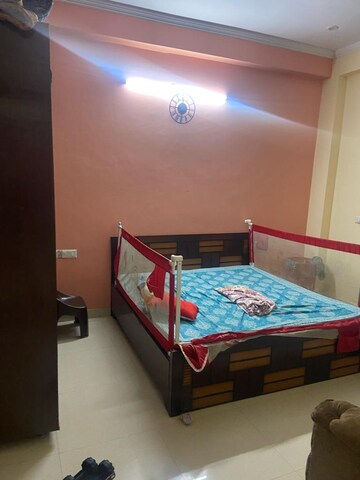 Bedroom in 4 BHK Builder Floor at Sector 40 – for Rent