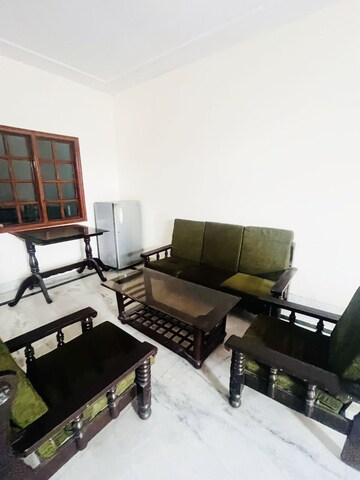 Living Room in 4 BHK Builder Floor at Sector 40 – for Rent