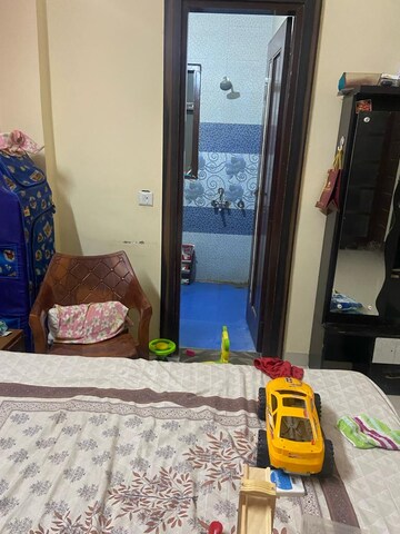 Bedroom in 4 BHK Builder Floor at Sector 40 – for Rent