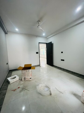 Room in 2 BHK Builder Floor at Sector 38 – for Rent