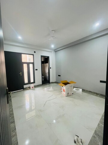 Room in 2 BHK Builder Floor at Sector 38 – for Rent