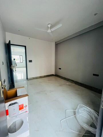 Room in 2 BHK Builder Floor at Sector 38 – for Rent