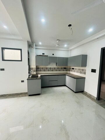 Room in 2 BHK Builder Floor at Sector 38 – for Rent