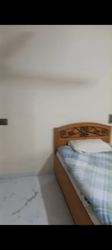 Furnished Amenities in 1 BHK Apartment at Jasdanwala Building, Bhuleshwar – for Rent