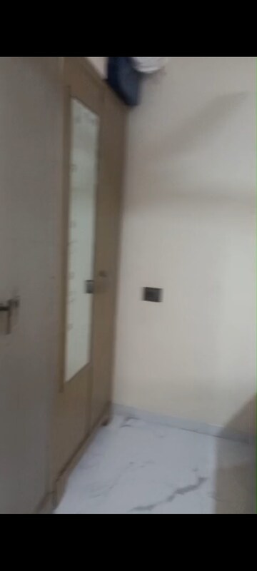 Room in 1 BHK Apartment at Jasdanwala Building, Bhuleshwar – for Rent