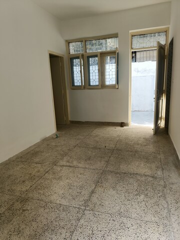 Room in 1 BHK Independent House at Sector 36 – for Rent
