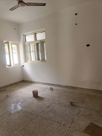 Room in 1 BHK Independent House at Sector 36 – for Rent