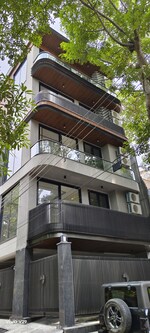 4 BHK + Servant Room 3000 Sq.Ft. Builder Floor in Brand New Floor 