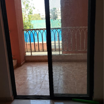 Room in 2 BHK Apartment at Atul Western Hills Phase 2, Link Road – for Rent