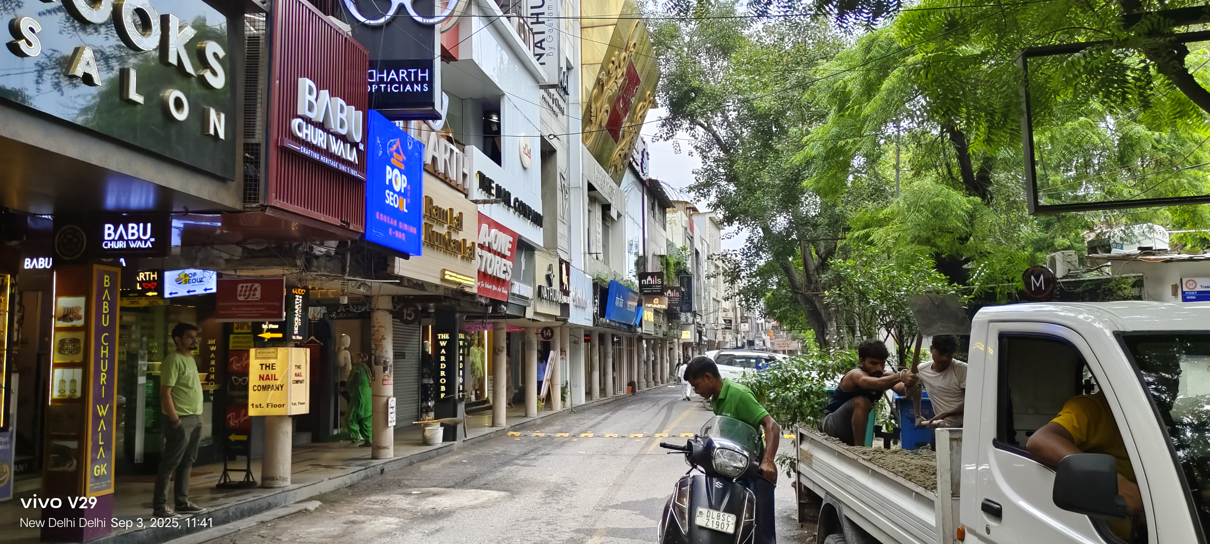 Retail Shop For Rent in M Block Market 