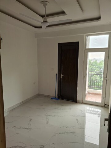Room in 3 BHK Apartment at Aimnabad – for Sale