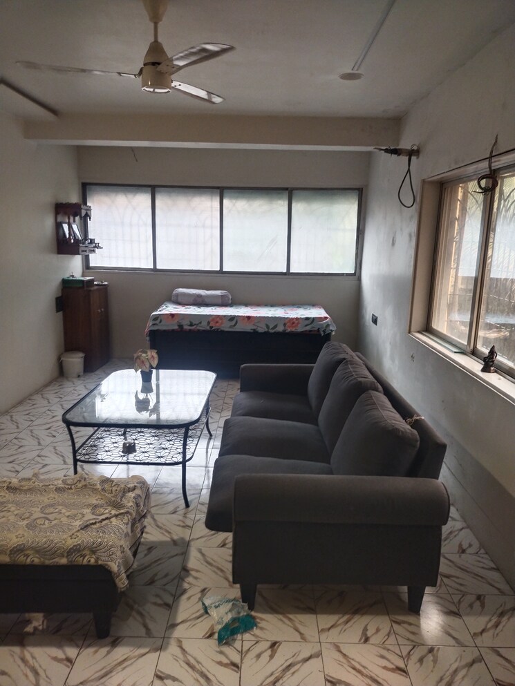 Living Room, kurla-kamgar-chs 6 Bedroom 3000 Sq.Ft. Independent House In Kurla Mumbai 9142844