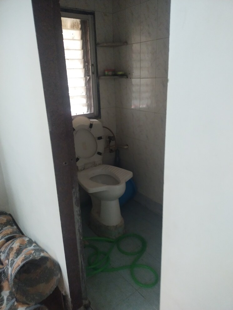 Bathroom, kurla-kamgar-chs 6 Bedroom 3000 Sq.Ft. Independent House In Kurla Mumbai 9142844