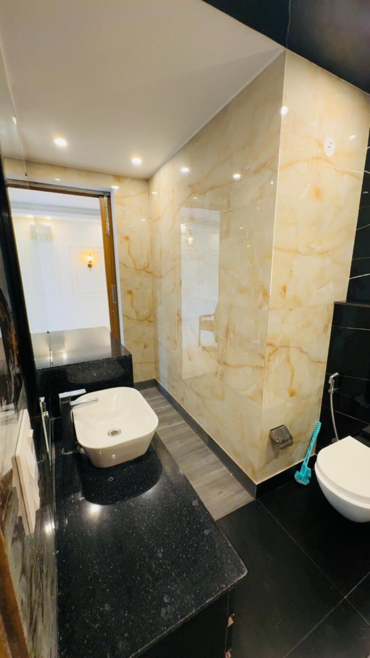 Bathroom, east of kailash 3 Bedroom 1440 Sq.Ft. Builder Floor In East Of Kailash Delhi 9142857