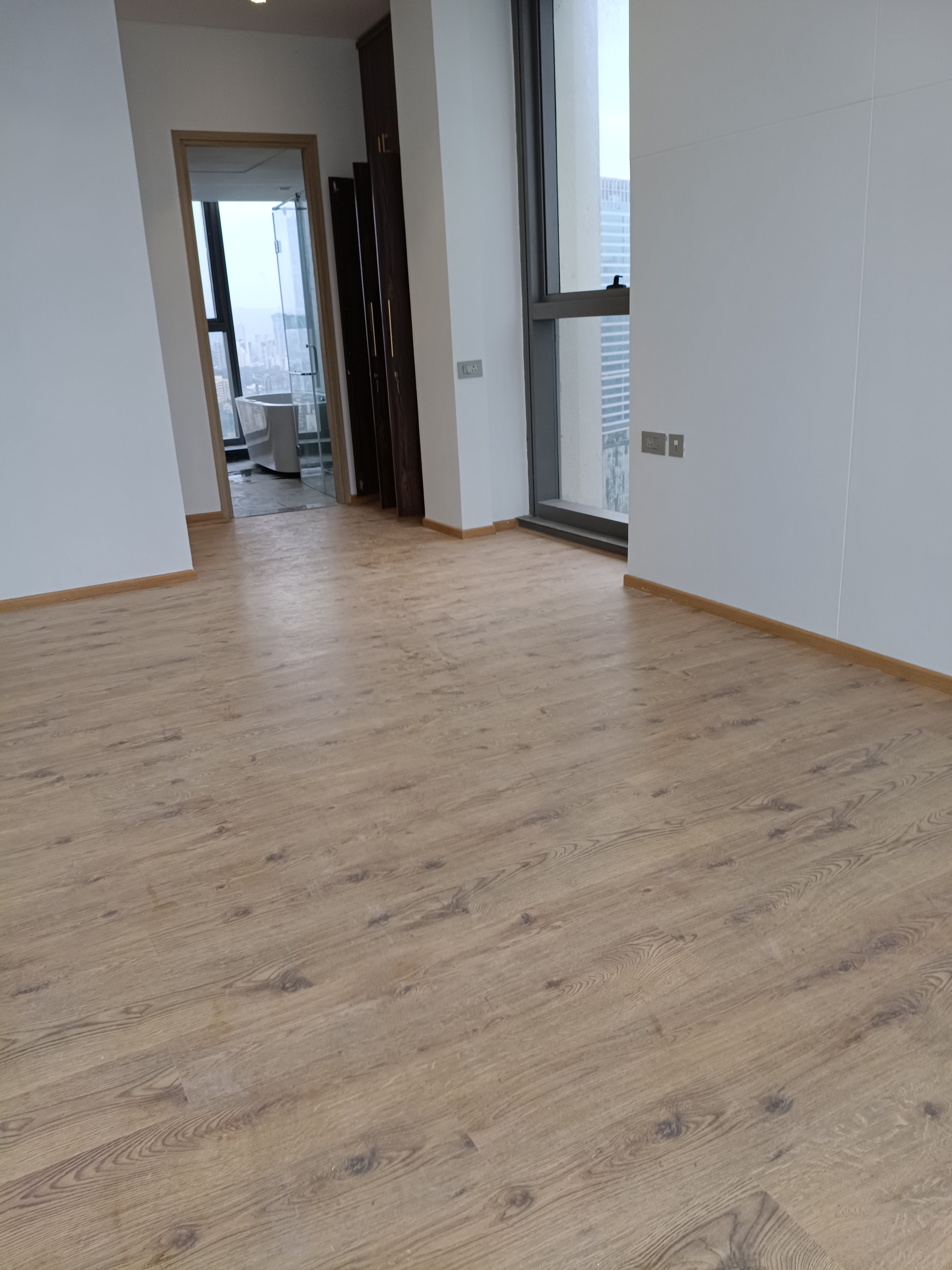 5 BHK Apartment For Rent in Rustomjee Crown