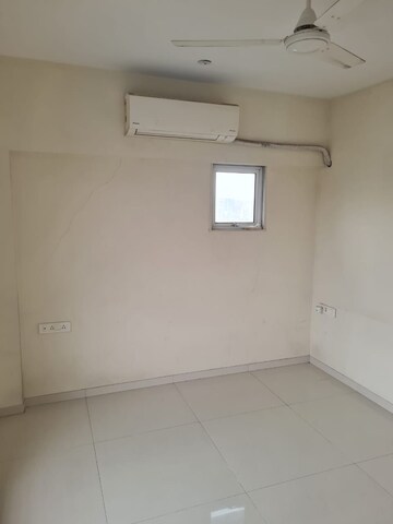 Room in 3 BHK Apartment at Swastik Park, Chembur – for Rent