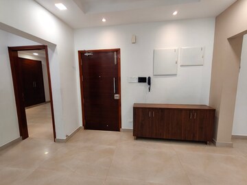Room in 3 BHK Apartment at Nungambakkam – for Rent