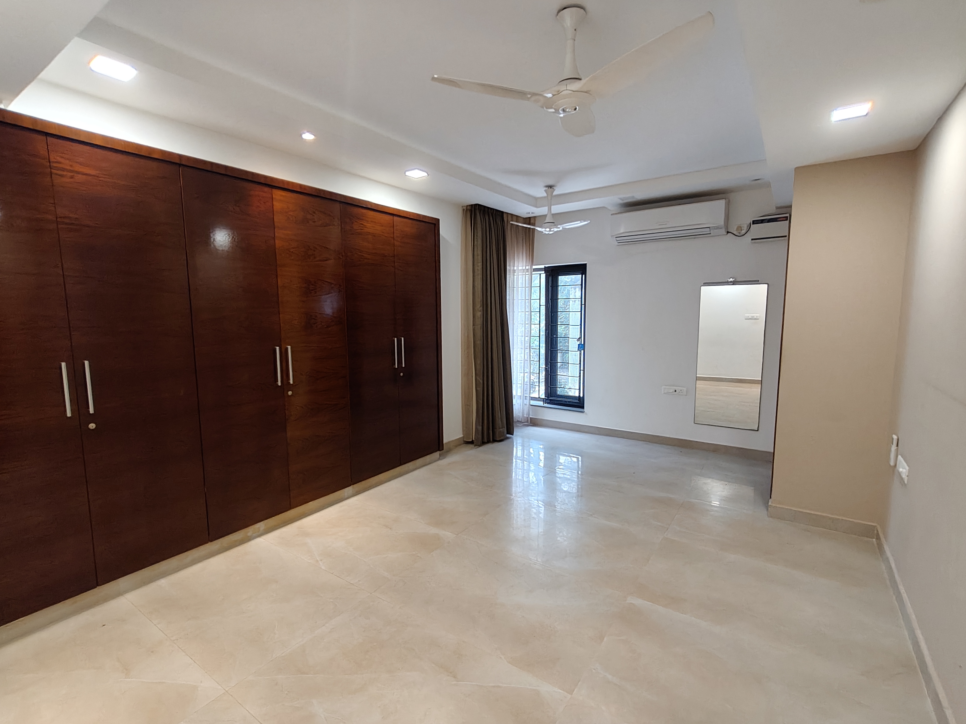 3 BHK + Pooja Room,Servant Room Apartment For Rent in Nungambakkam