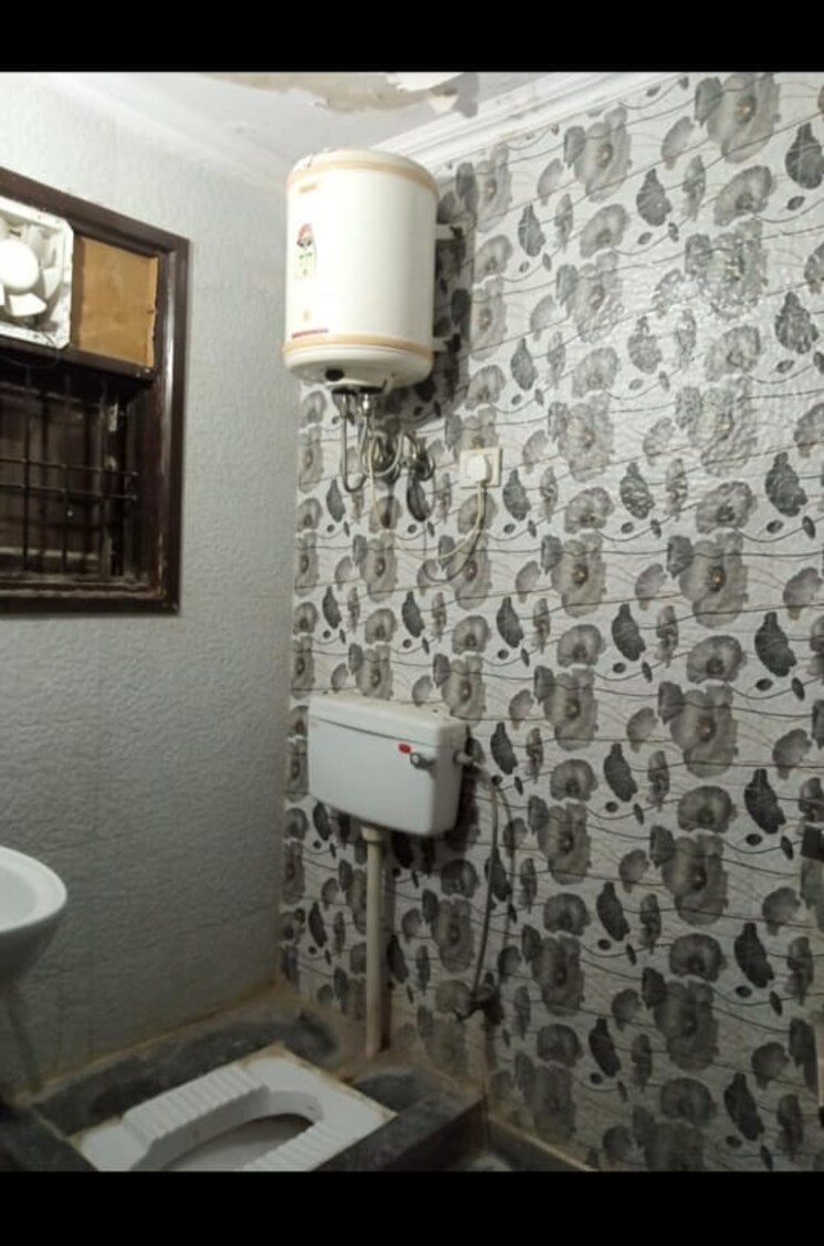 Bathroom, kishangarh 3 Bedroom 1200 Sq.Ft. Builder Floor In Kishangarh Delhi 9142974