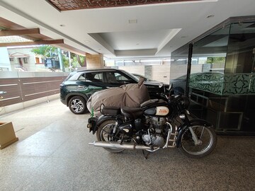 Parking in 3 BHK Apartment at Nungambakkam – for Rent