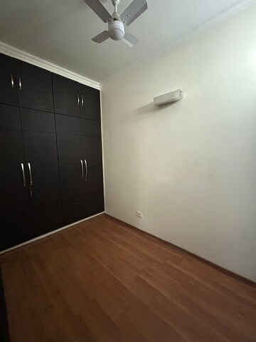 Room in 4 BHK Builder Floor at South Extension ii – for Rent