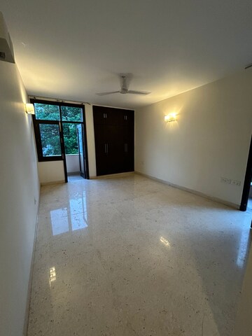 Room in 4 BHK Builder Floor at South Extension ii – for Rent