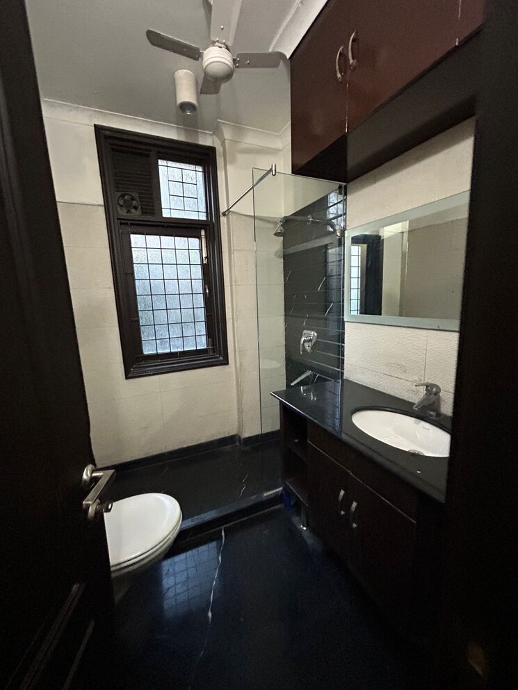 Team Area, south extension ii 4 Bedroom 500 Sq.Yd. Builder Floor In South Extension ii Delhi 9143021