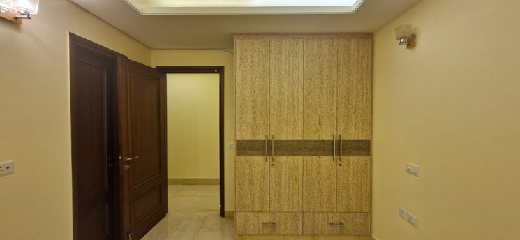 Room, greater kailash ii 4 Bedroom 300 Sq.Yd. Builder Floor In Greater Kailash ii Delhi 9143028