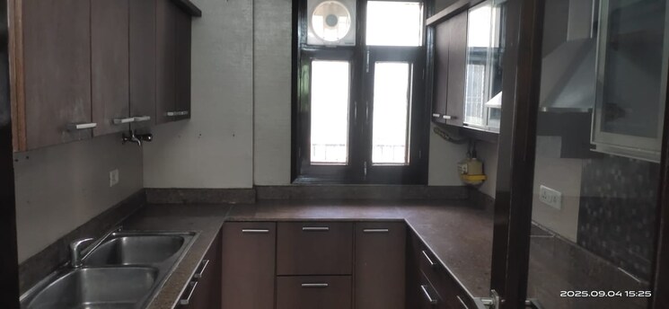 Kitchen, safdarjung enclave 3 Bedroom 200 Sq.Yd. Builder Floor In Safdarjung Enclave Delhi 9143032