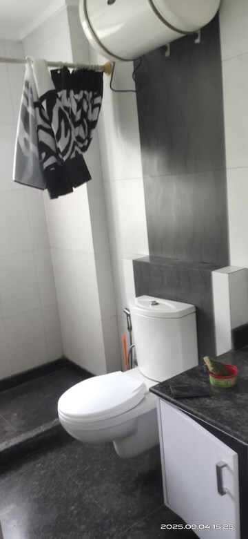 Bathroom in 3 BHK Builder Floor at Safdarjung Enclave – for Rent