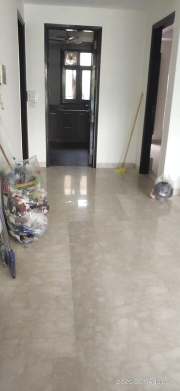 Parking in 3 BHK Builder Floor at Safdarjung Enclave – for Rent