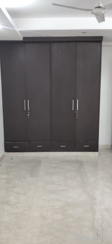 Room in 3 BHK Builder Floor at Safdarjung Enclave – for Rent