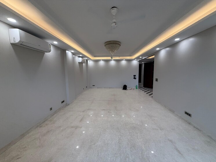 Room, nehru enclave 4 Bedroom 240 Sq.Yd. Builder Floor In Nehru Enclave Delhi 9143045