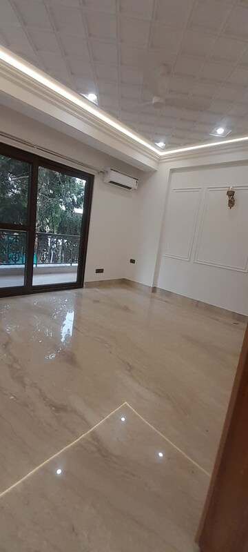 Room in 4 BHK Builder Floor at Chittaranjan Park – for Rent