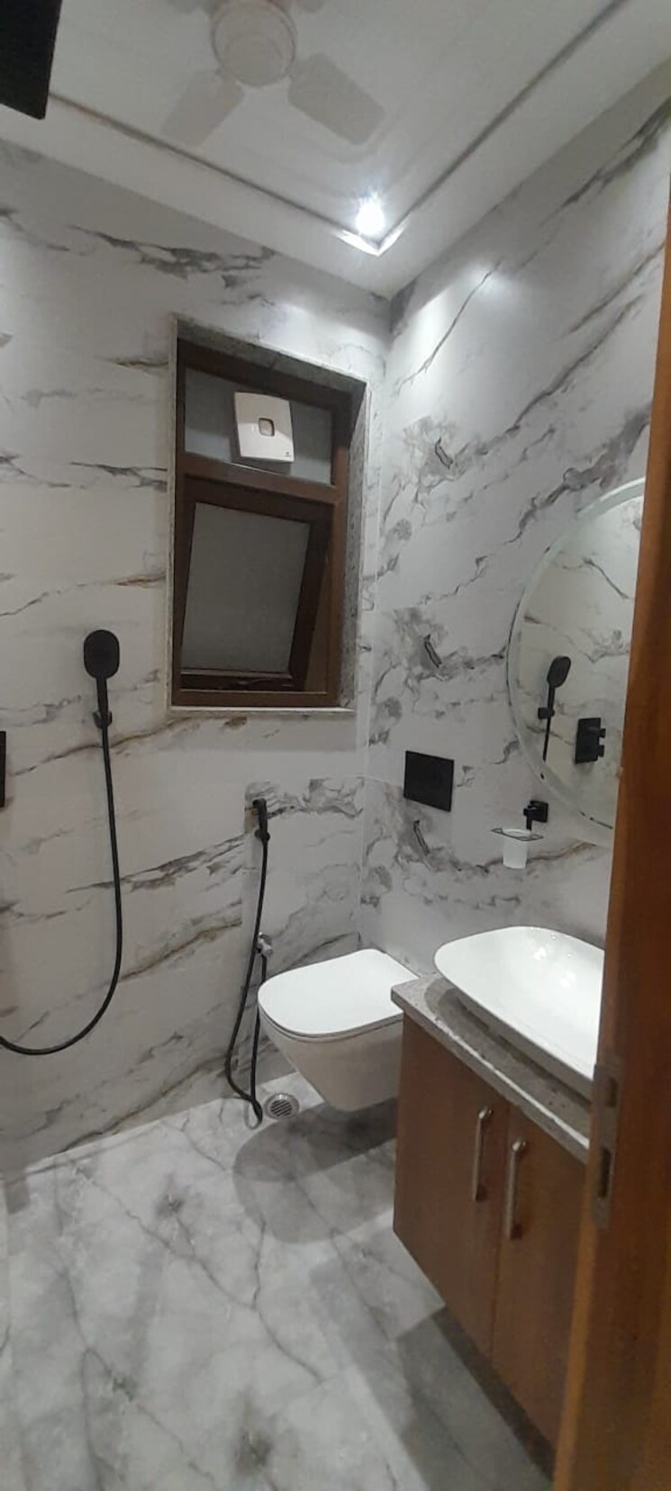 Bathroom, chittaranjan park 4 Bedroom 240 Sq.Yd. Builder Floor In Chittaranjan Park Delhi 9143066